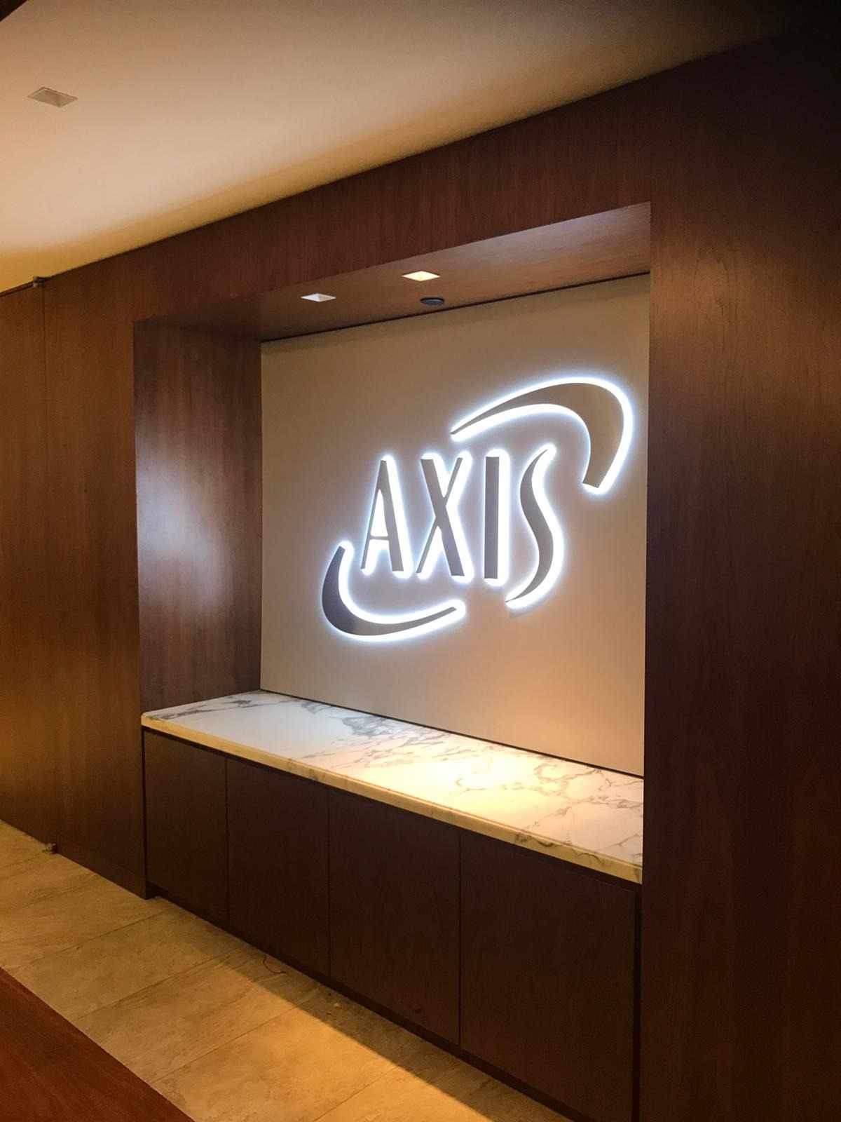 Custom outdoor reception signs in NYC that elevate your brand. Durable, eye-catching exterior business signs for offices, storefronts, and more.