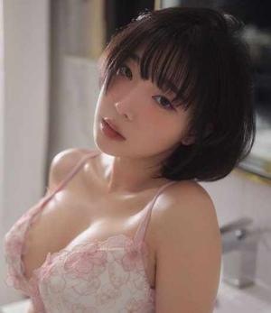 “Harder, Papa… fuck your maid’s dirty gaand!” she cried out💦🫣