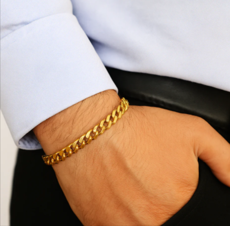 Gold Bracelet with Elegant Design for Daily and Special Wear