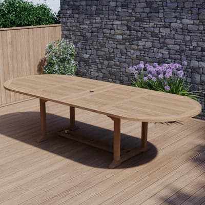 Styling a Round Outdoor Garden Table for Entertaining