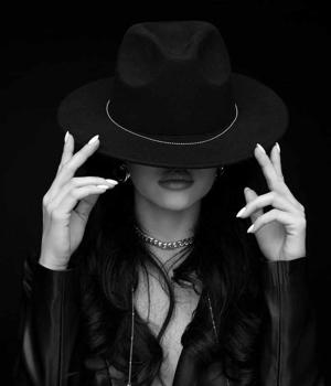 Authorsmruti24  logo