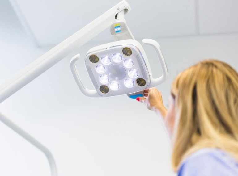 How to Select the Right OT Light Manufacturer in Delhi for Your Hospital