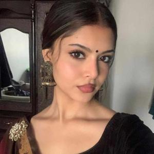 𑣲𝐒𝐡𝐚𝐫𝐦𝐢𝐳𝐳𝐥𝐞 logo