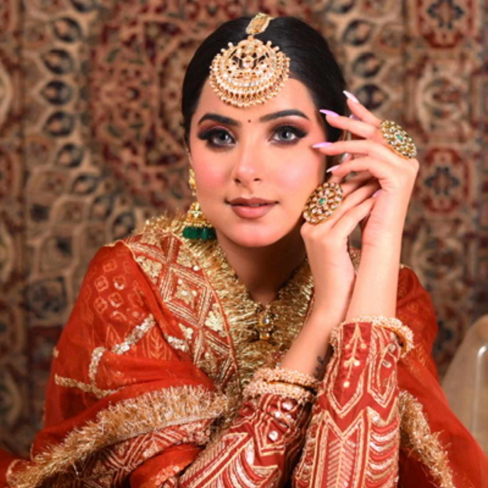 Look Radiant on Your Big Day with Professional Makeup