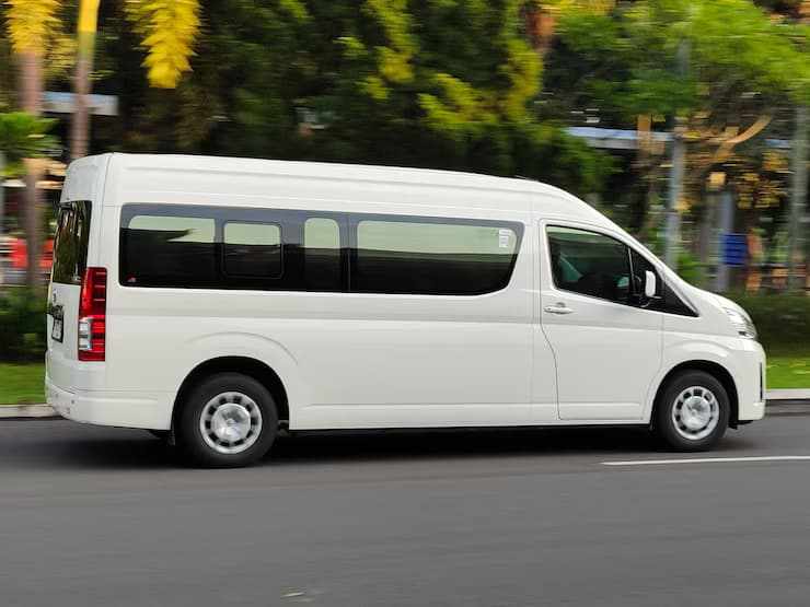 Benefits of Choosing a Sprinter Van 14 Passenger for Tours