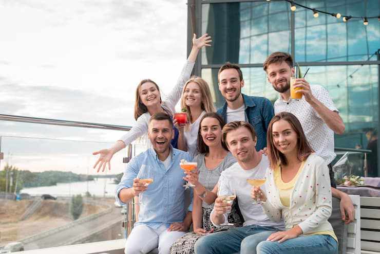 Top Features Every Reunion Website Builder Should Have