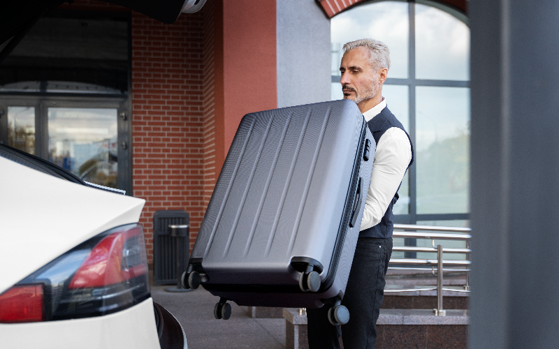 Smart Travel: Combining Taxi Services with Baggage Transport Services