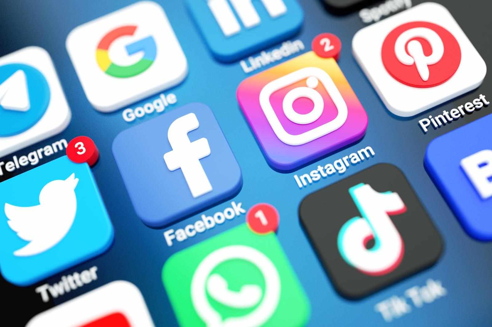 Explore the Real Advantages of Social Media Today