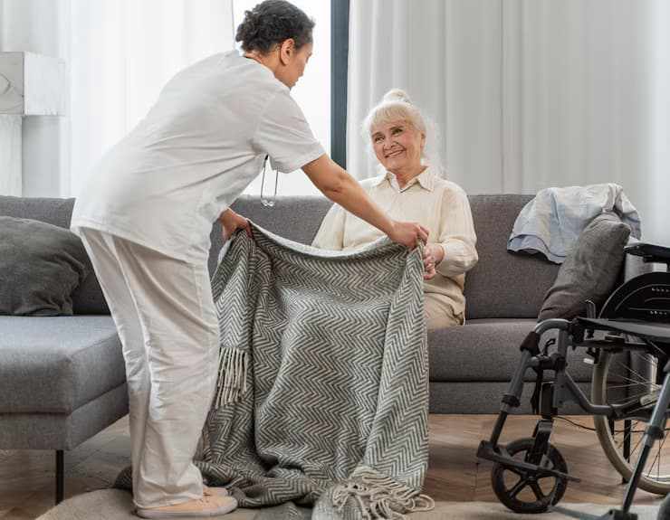 What to Expect from a Professional Live in Home Caregiver