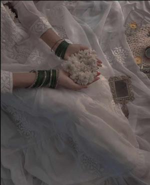 AUTHOR_._MINNIEAURA  logo