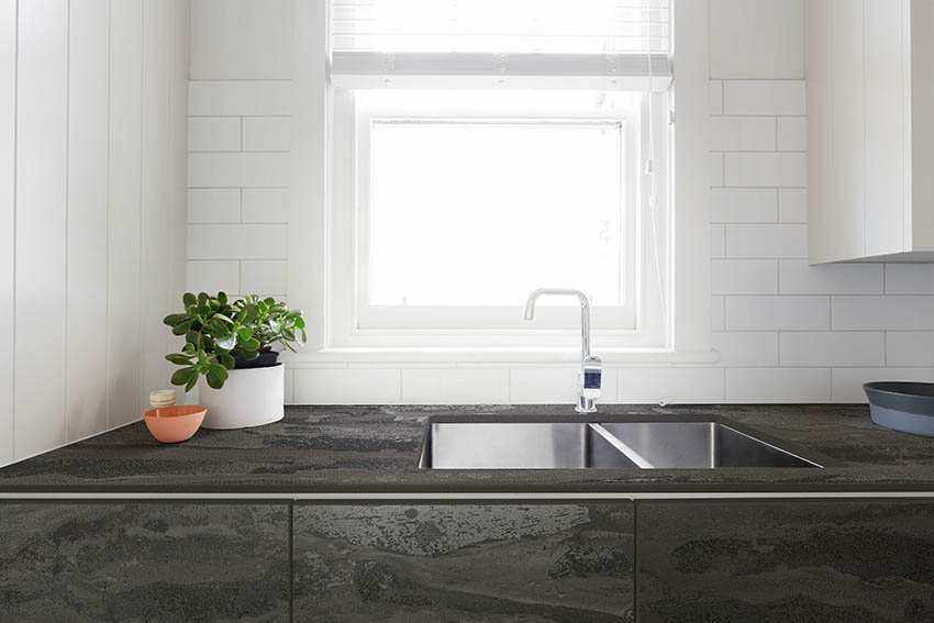 Quartz or Granite? Which is Right for Your Bathroom Countertops?
