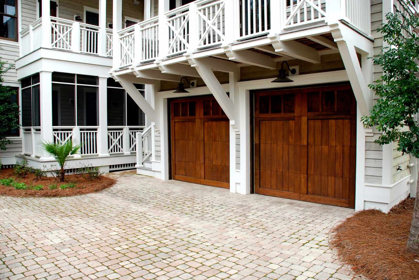How Emergency Garage Door Repair Saves You Time & Money