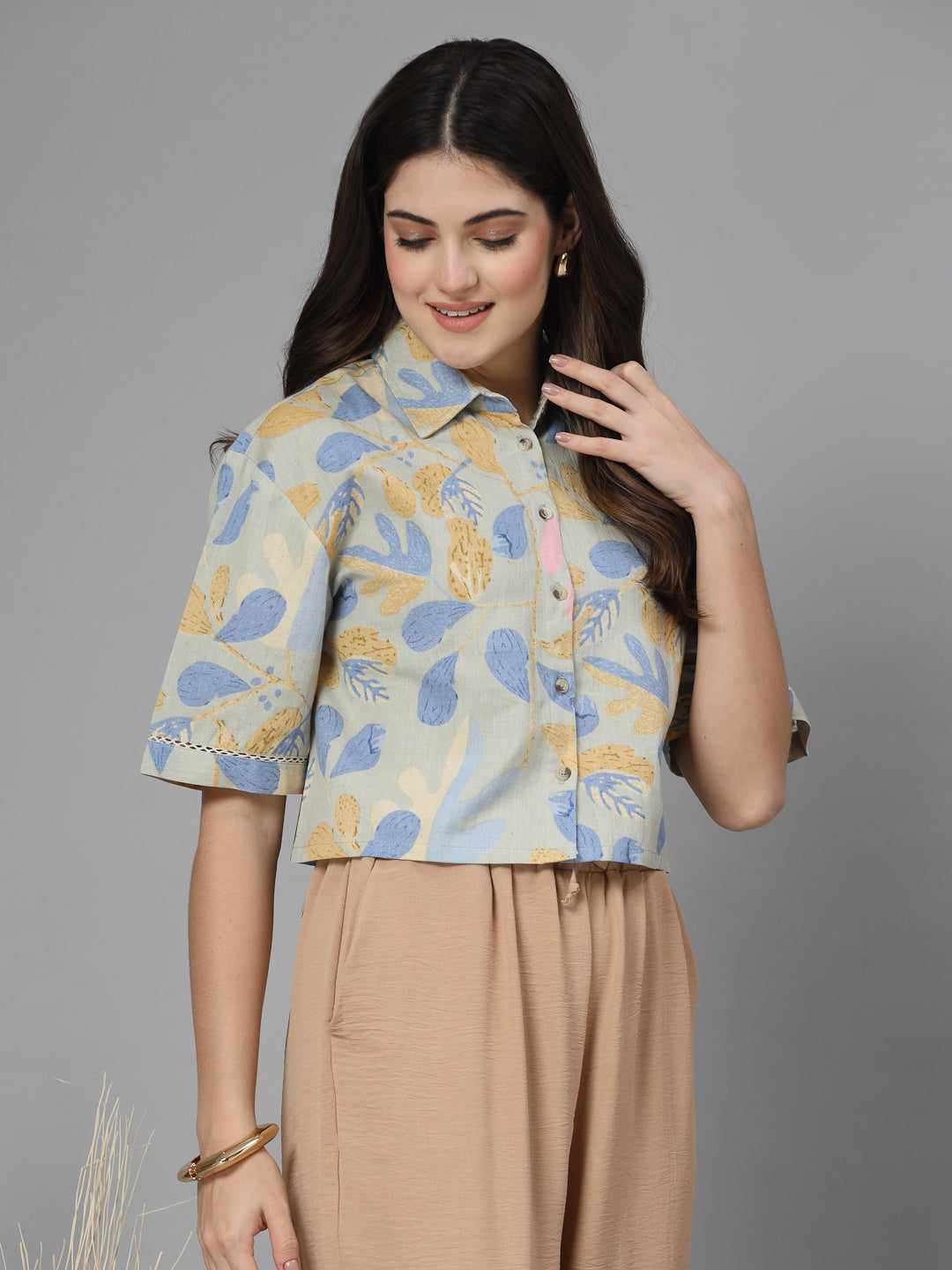 Upgrade your wardrobe this summer with attractive collar shirts for women from Qomn