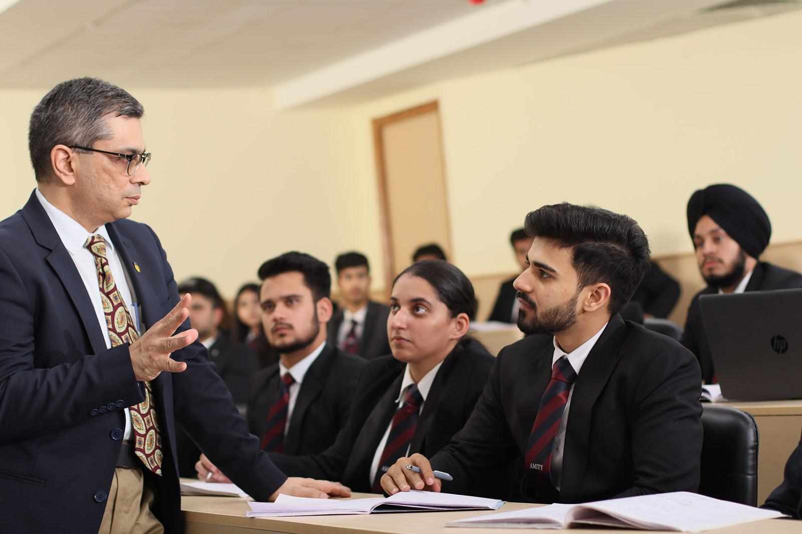 Find the Right BCom Hons Course at Top Colleges in Gwalior MP