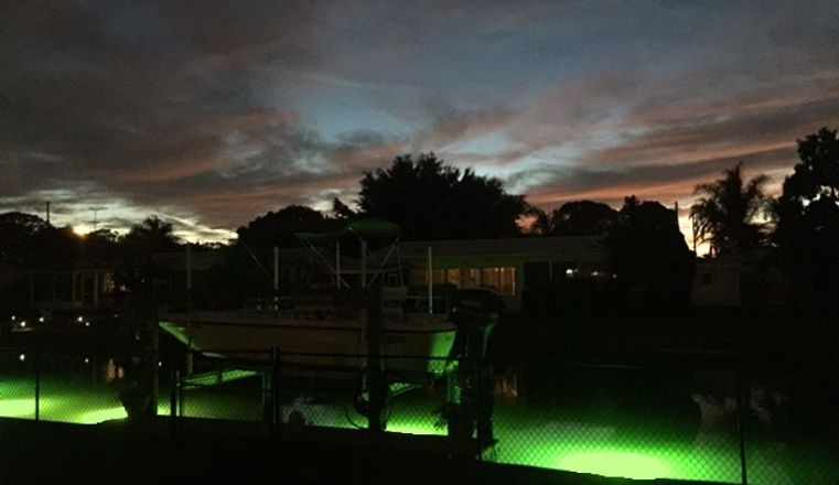 Underwater Green Fishing Lights | Greenglowdocklight.com