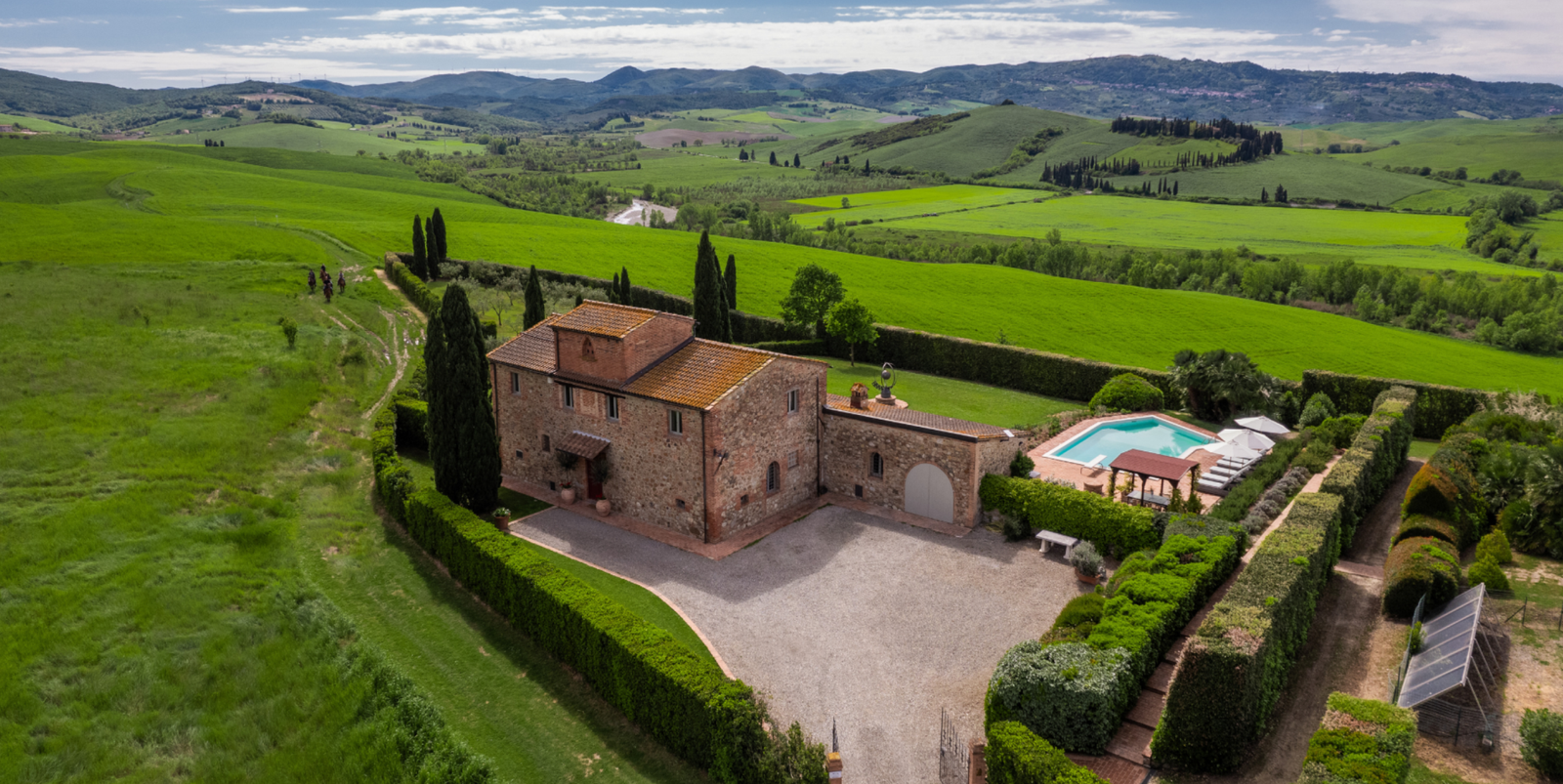 Discover Elegance with a Luxury Magazine Subscription