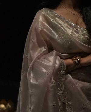 " बेकाबू "