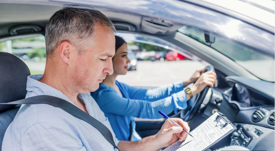 Pass Fast and Stress-Free with an Automatic Intensive Driving Course