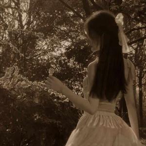 - A N U V I ♡  logo