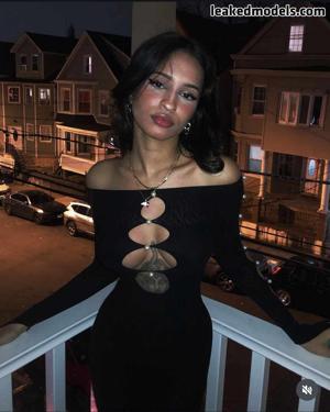 Bhabhi Enjoys👅Oral Sex