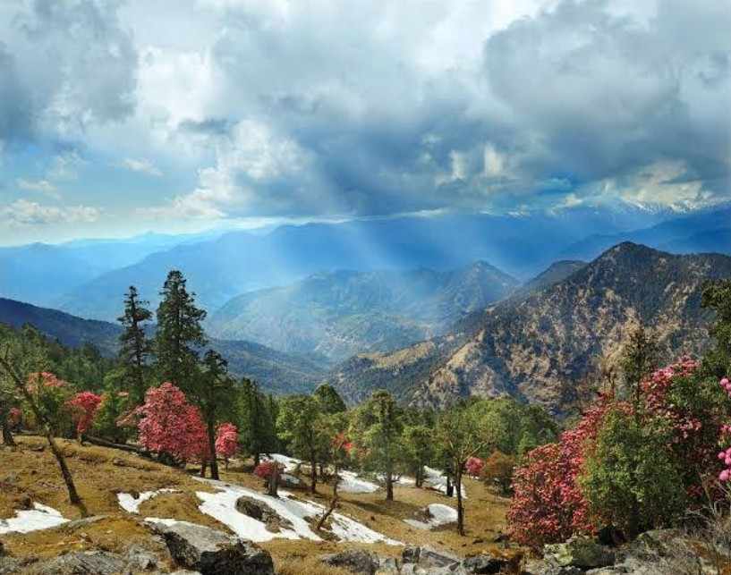 Best Weekend Treks in the Himalayas for Beginners and Adventure Lovers