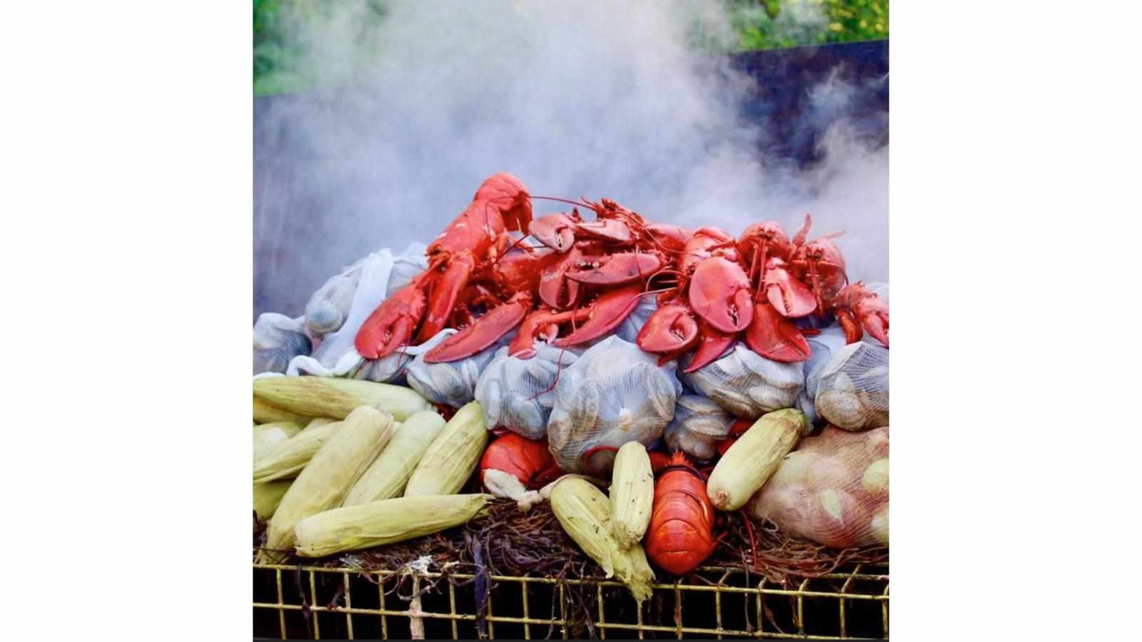 What to Expect from Full-Service Clambake Catering in Maine
