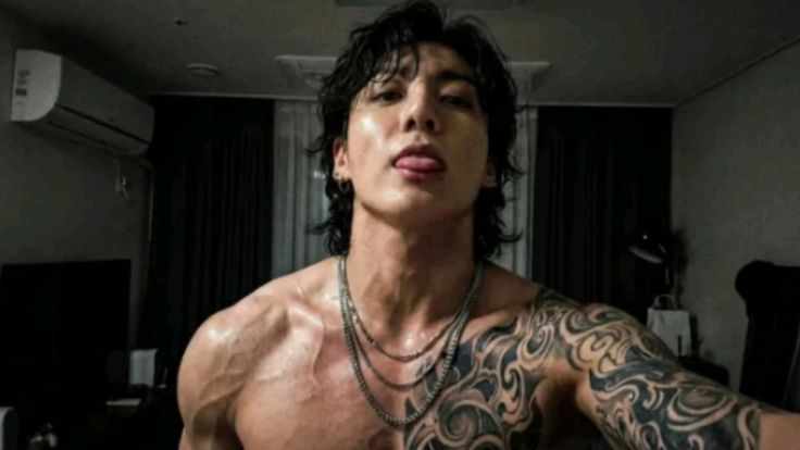 first day of vacation and he saw you topless | 🌶️