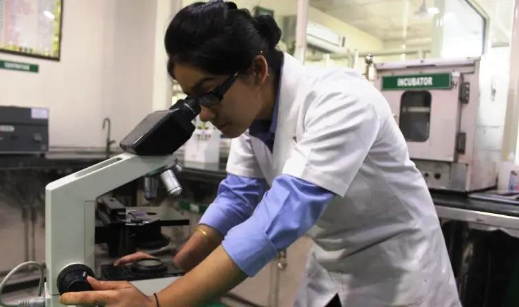 Growing Importance of DMLT Course in the Healthcare Sector