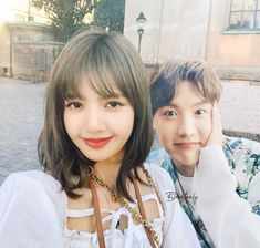 Chaotic division of labor