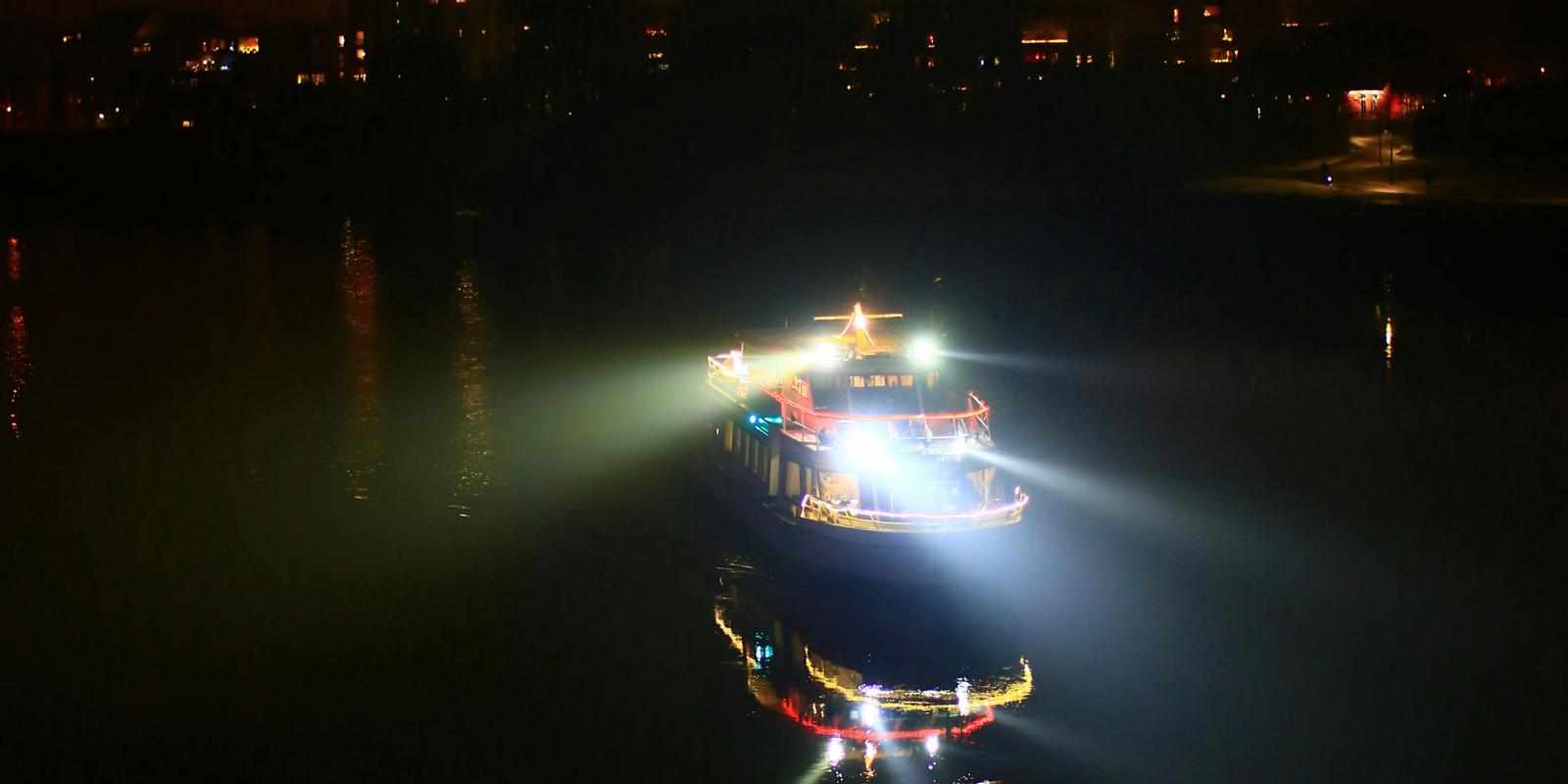 When the Sea Gets Rough, Shine on with the Best Marine Lights