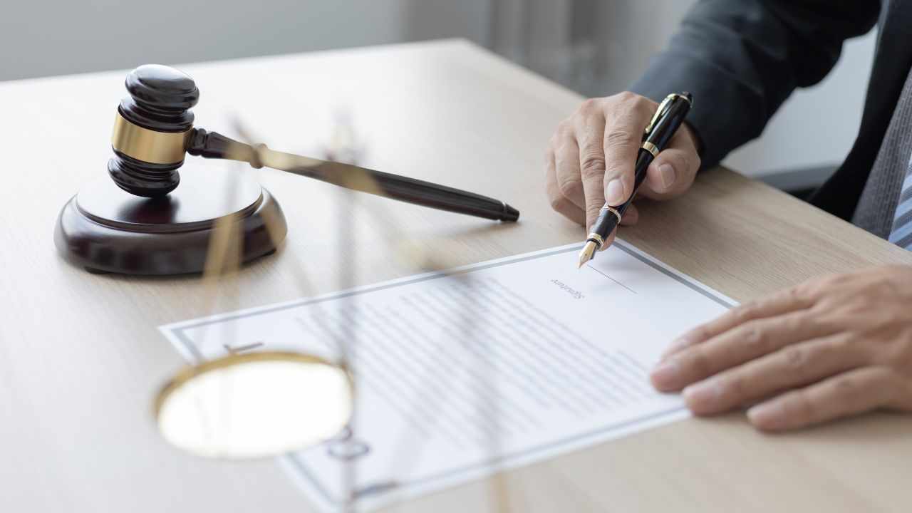 Common Mistakes Businesses Make Without an Income Tax Lawyer in Dhaka