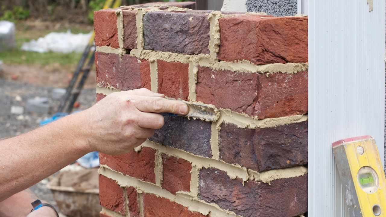 Common Brick Damage Issues and How Brick Pointing Contractors in Brooklyn Fix Them