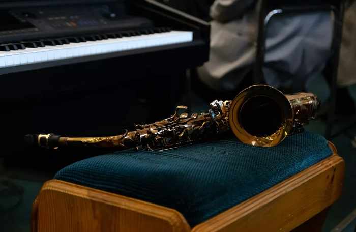 How to Play E Flat on Alto Saxophone? A Full Guide