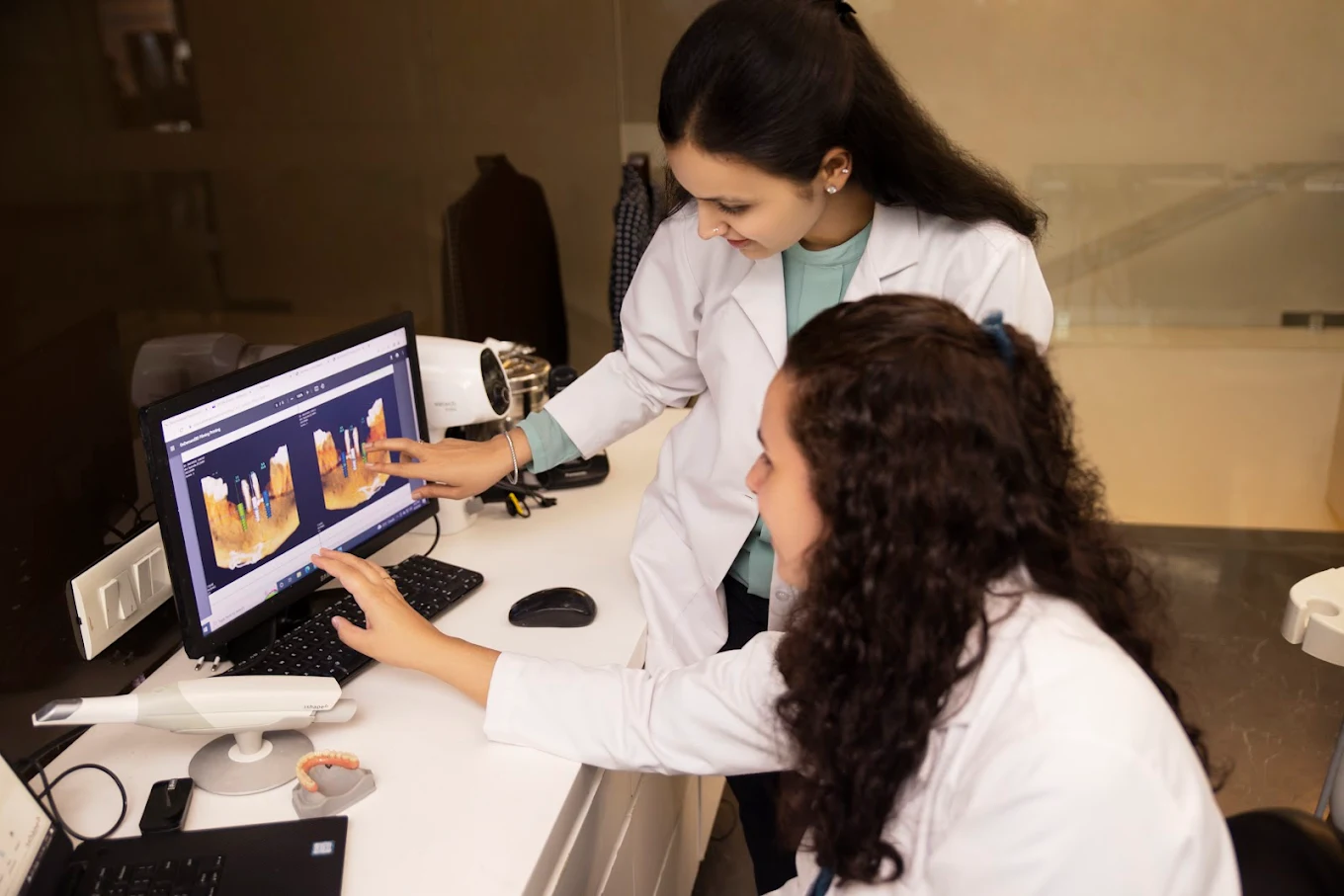 The Dental Roots – Advanced Clear Aligners Near Me Sushant Lok
