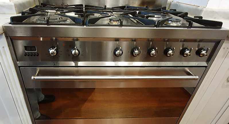 SMEG Oven Door Repair – When to Call a Technician for Repairing