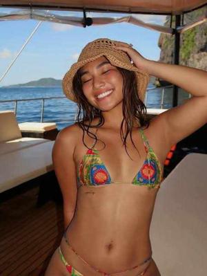 Used her right hand and ran it over her pussy lips(part-6)🍑🔞🥵