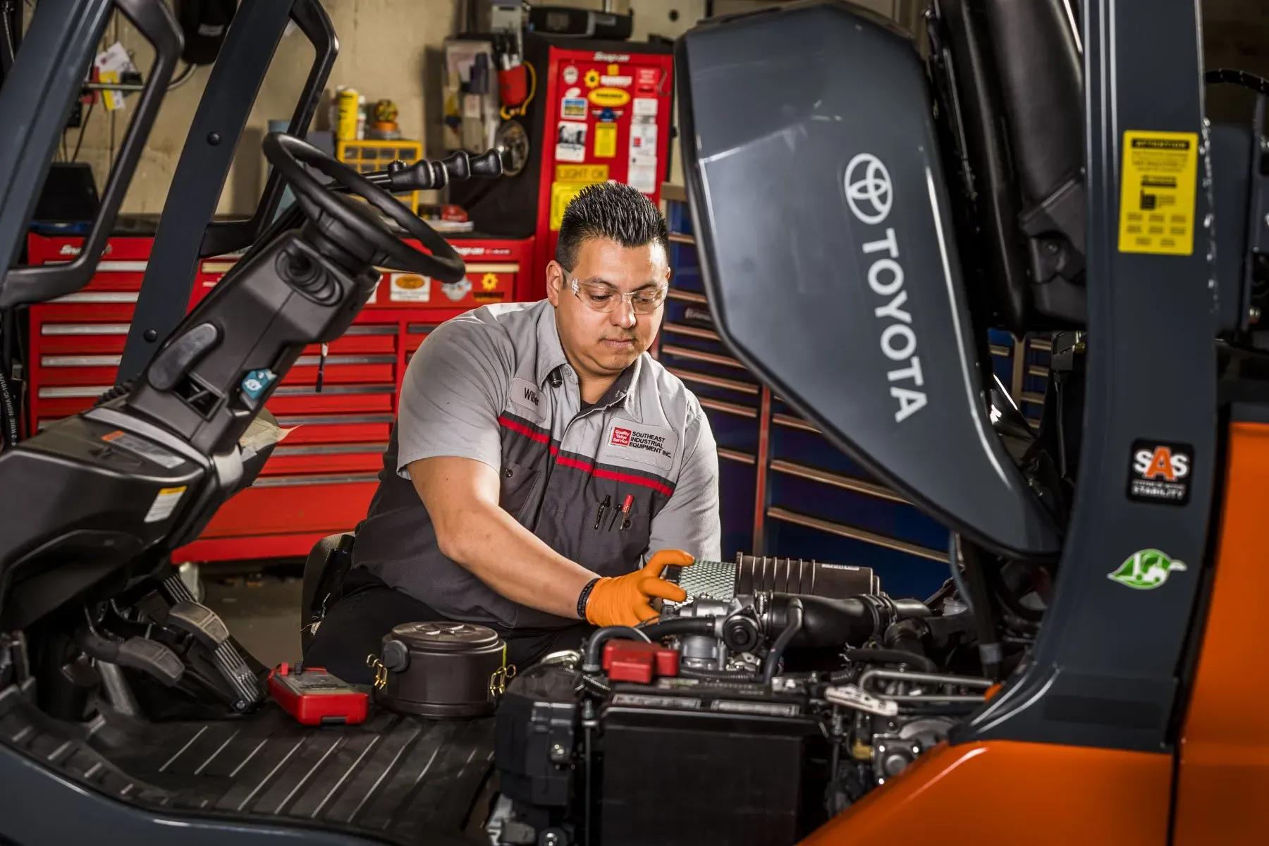 HS Montacargas: Información experta sobre el mantenimiento eficaz de carretillas elevadoras eléctric