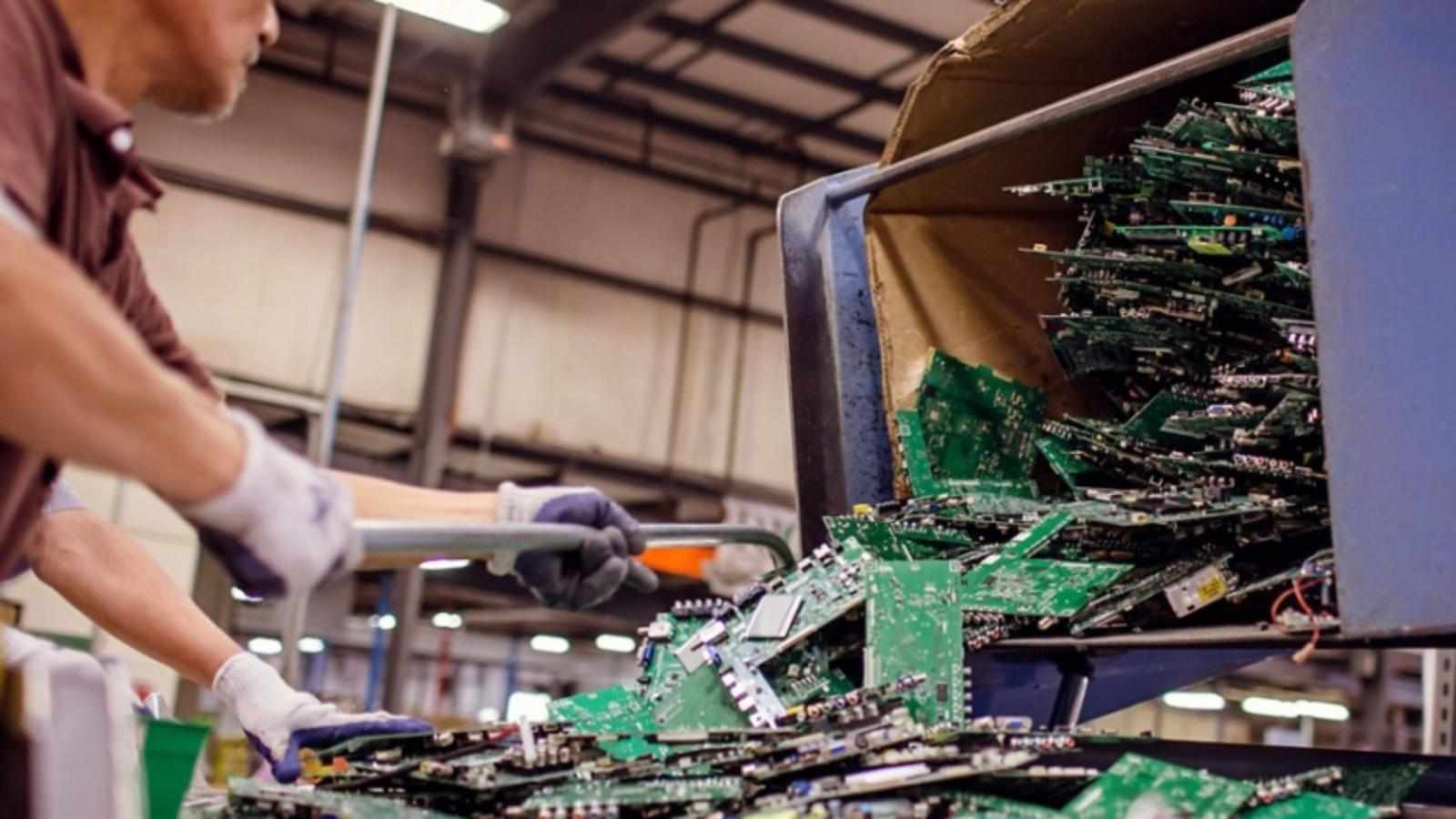 Are You Handling Electronic Waste the Right Way in Toronto?