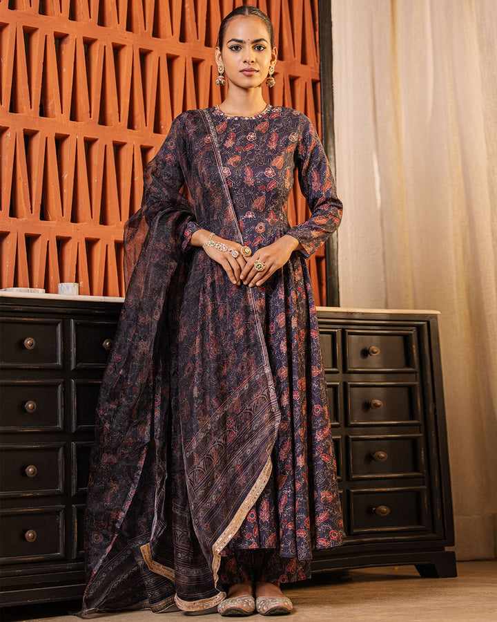 Ultimate guide to choosing festive wear for women this Festival season