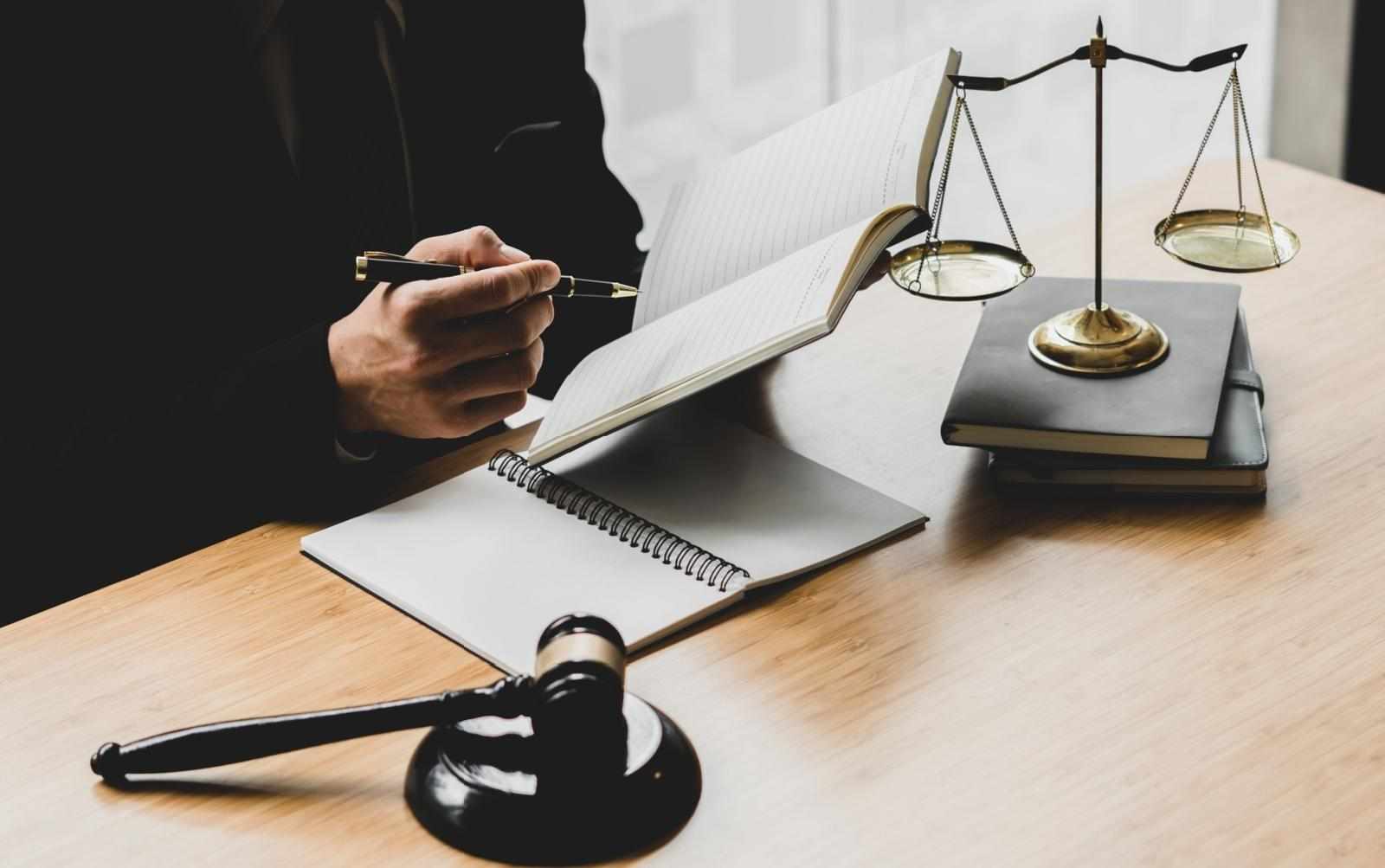 What Does a Commercial Lawyer Mean for Your Business? | PM Attorneys