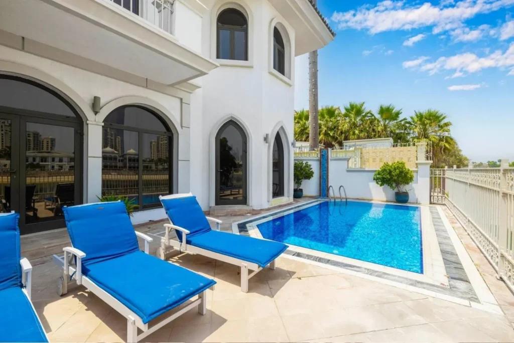 How Does the Nightfall Group Dubai Manage Luxury Villa Rentals?