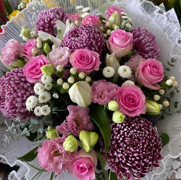 🌸 Brighten Your Holidays with Stunning Christmas Flowers in Pascoe Vale