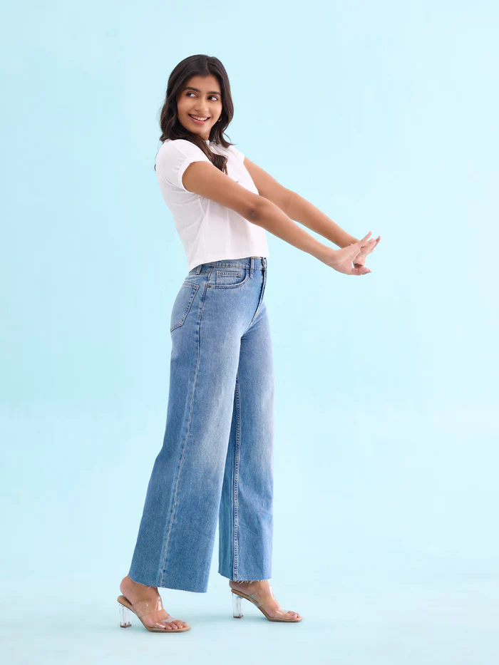 How to Style Jeans Pants for Women for Different Occasions