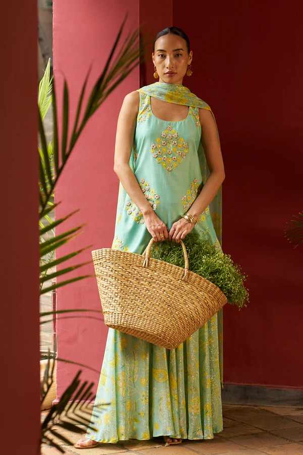 Festive Fashion Diaries: How to Choose the Perfect Festive Wear for Every Celebration