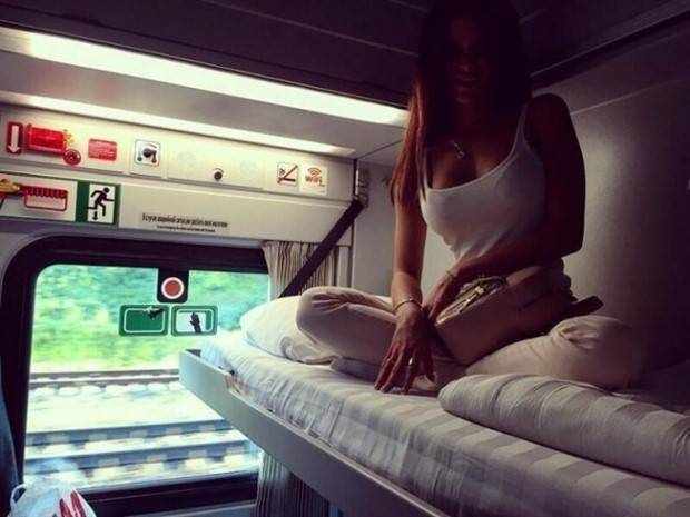 Banging ladies on a train💦🍑🍆