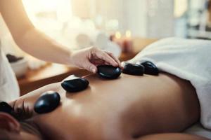 Hot Stone Massage Edmonton: How Heat Therapy Supports Muscle Recovery and Relaxation