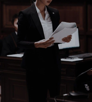 CHAPTER 2 : The Flawless Queen