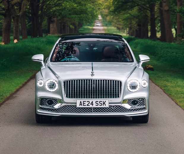 Experience Comfort and Style with Luxury Car Hire Near Me