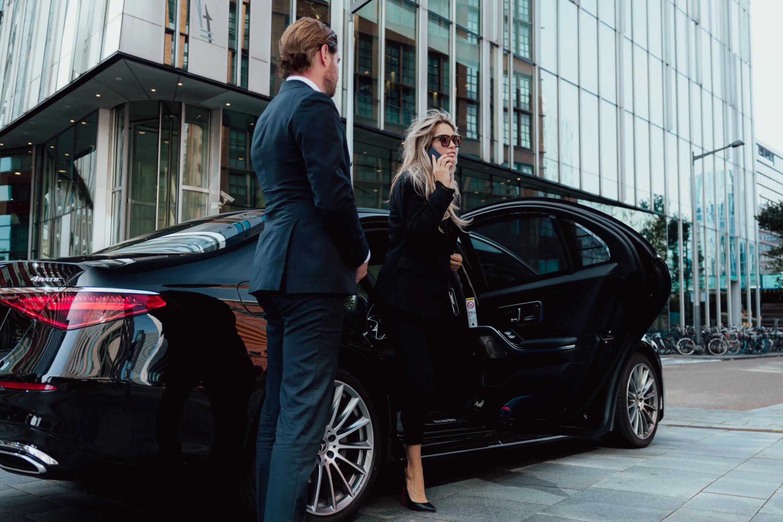 Top Benefits of Booking a Luxury Chauffeur in Dubai