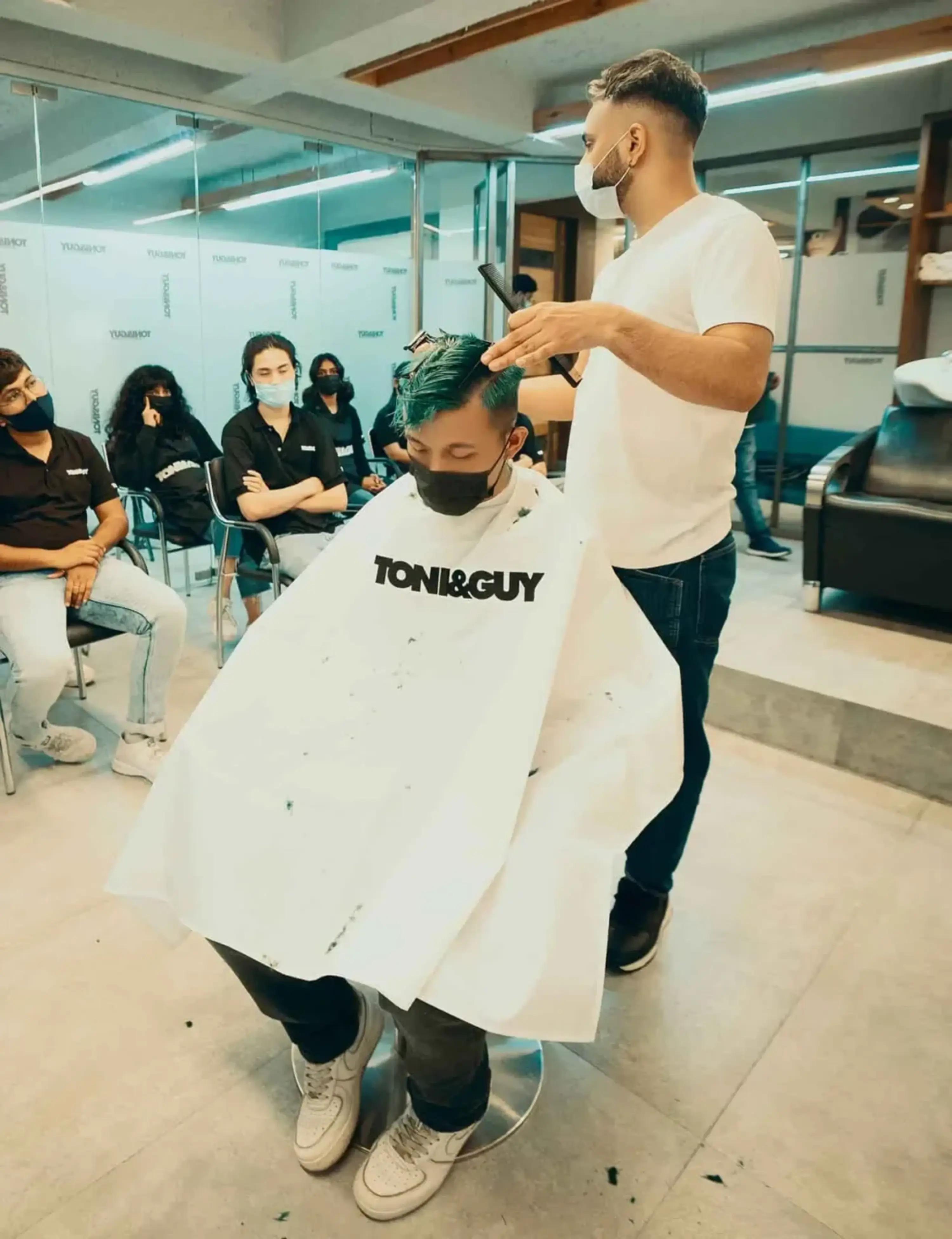 Top Reasons to Choose a Professional Hair and Beauty Salon for Your Next Makeover